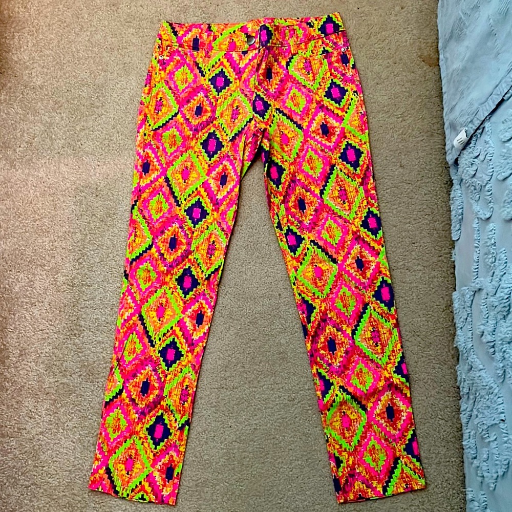 CrAzY printed pants! Almost like a jegging with the weight of the material 😍